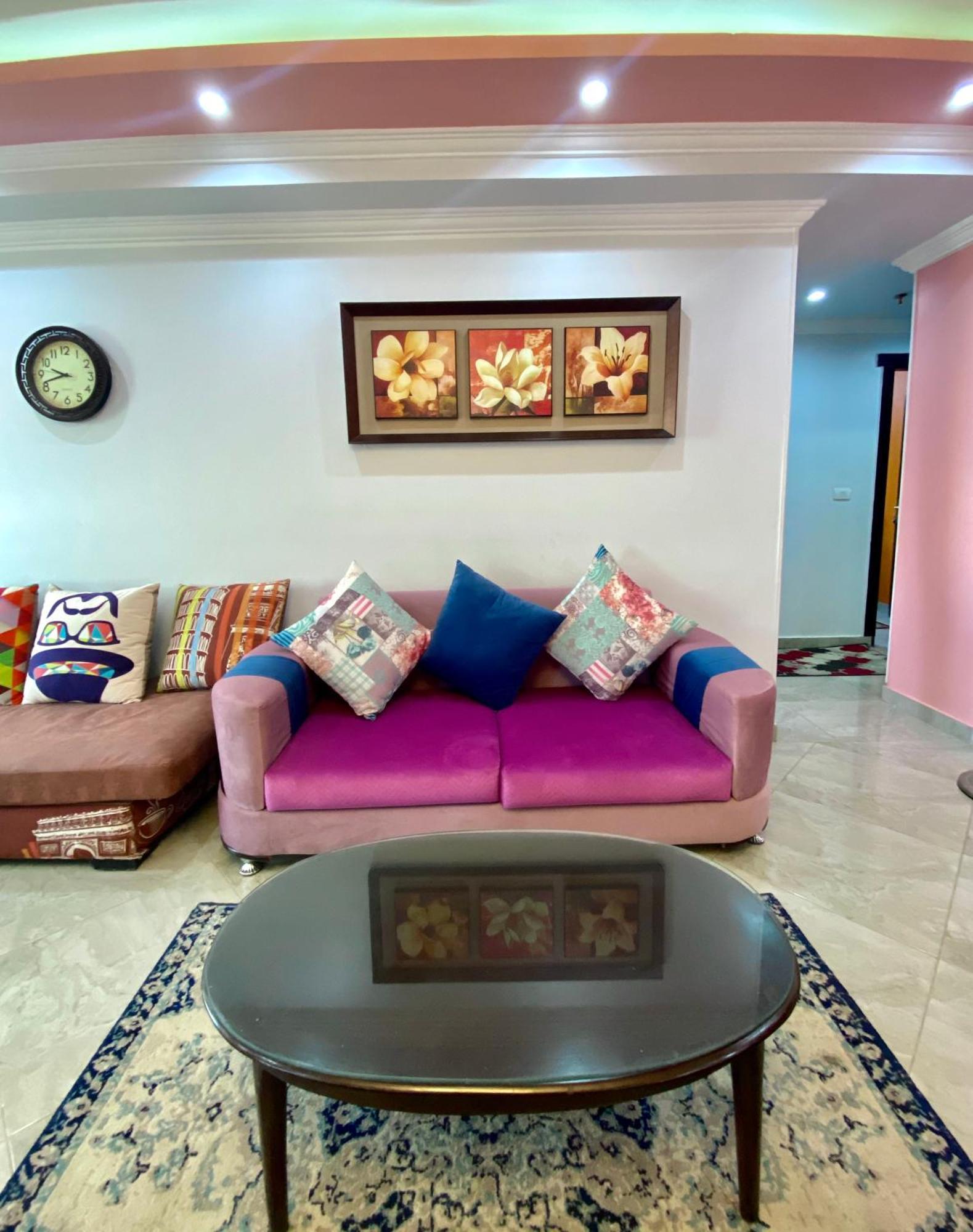 View 3 Bedrooms *